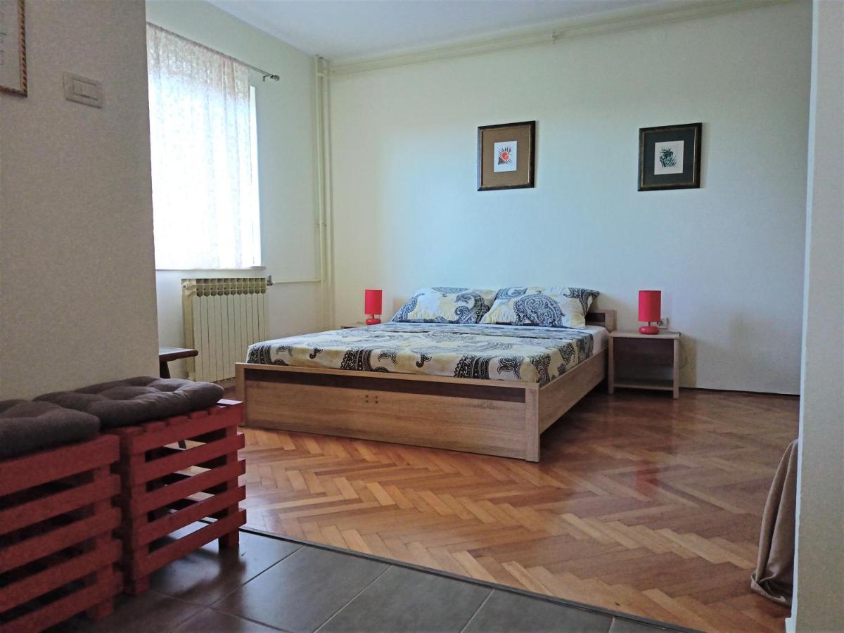 Cozy Apartment In The City Center Pula Exterior foto